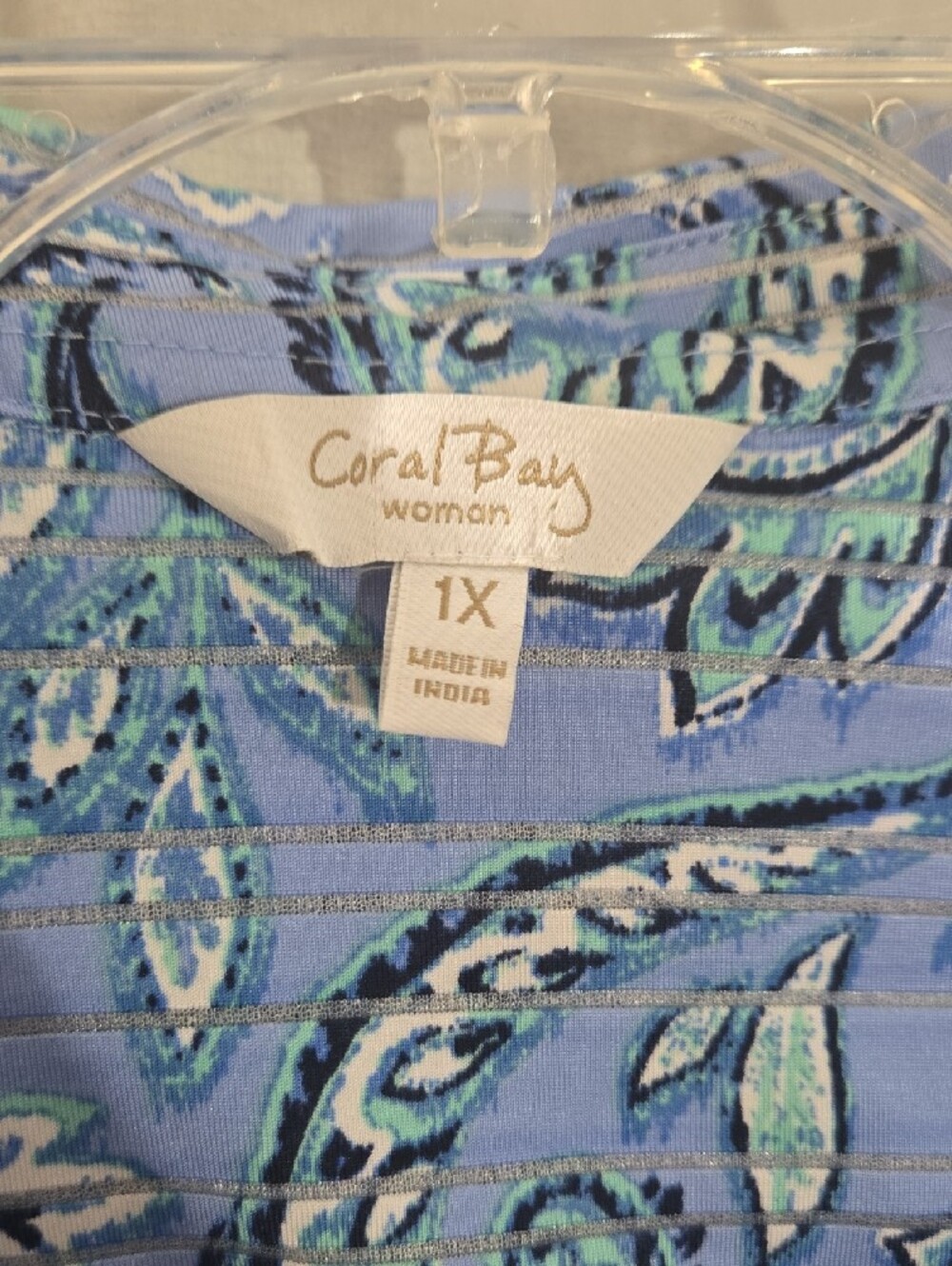 ✨ Coral Bay Woman Blue Paisley Henley Pullover - Plus 1X ✨ - Picture 3 of 10